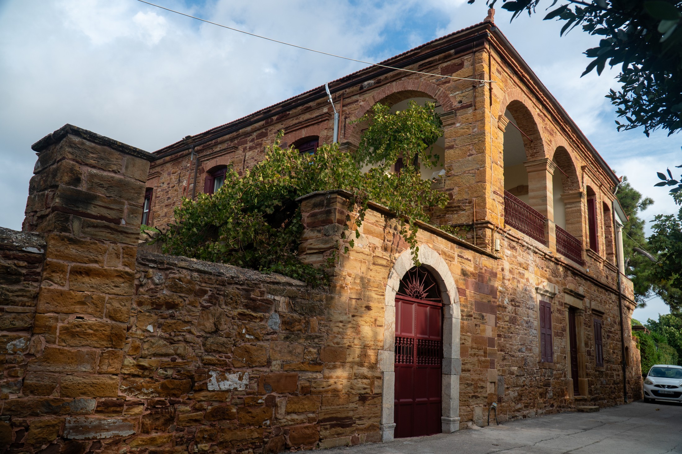 Kampos: History, mansions, and fragrant orchards